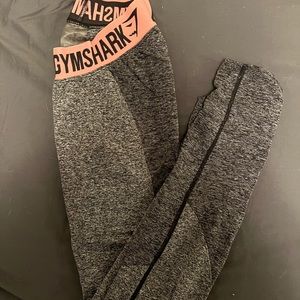 Gym shark leggings